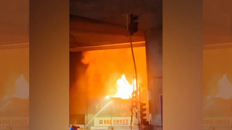 1 dead as fire breaks out in electronic store in Mumbai 1 dead as fire breaks out in electronic store in Mumbai
