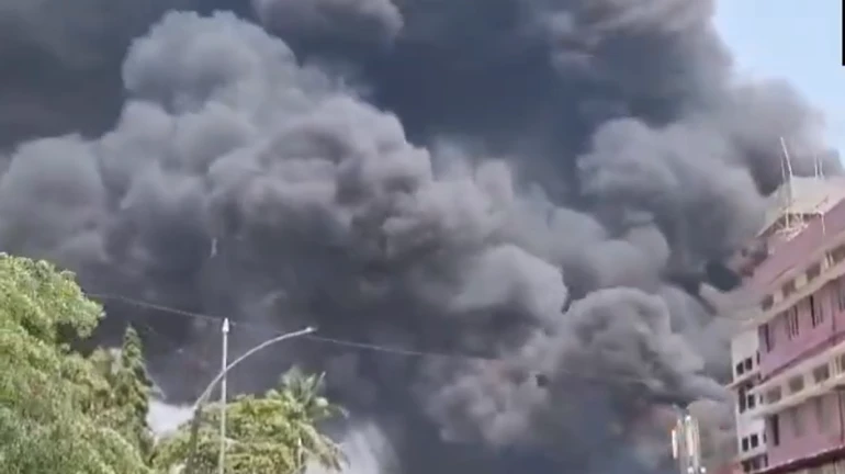 डोंबिवली विस्फोट- केमिकल फैक्ट्री में आग लगने से 4 की मौत डोंबिवली विस्फोट- केमिकल फैक्ट्री में आग लगने से 4 की मौत