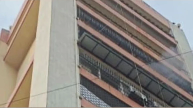 Mumbai: Fire breaks out in Andheri's Lokhandwala's Complex, three died Mumbai: Fire breaks out in Andheri's Lokhandwala's Complex, three died