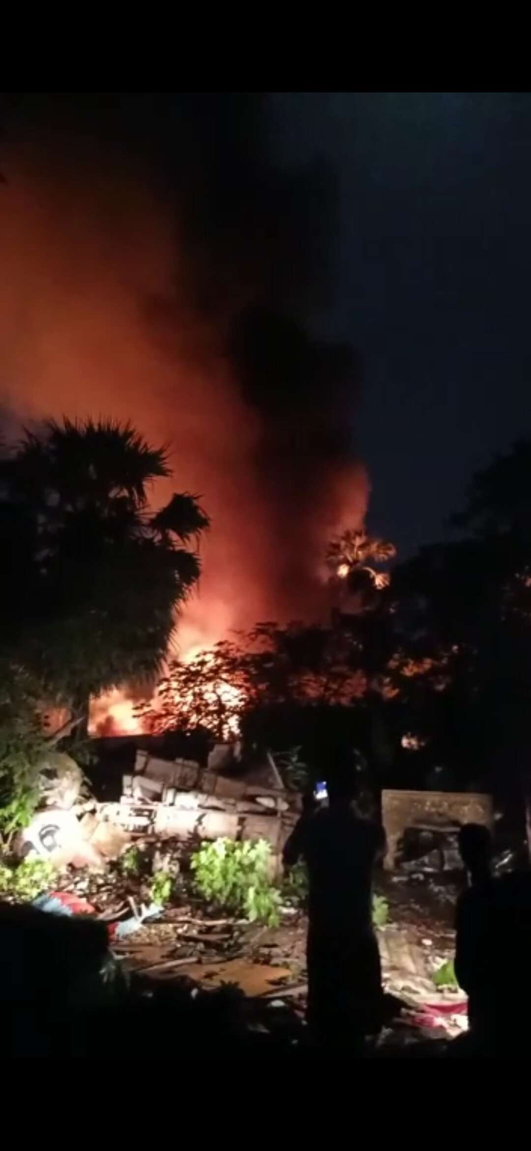 मालाड मालवणी के चीकू वाड़ी में लगी आग