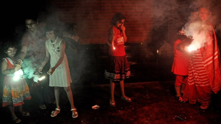 पटाखे फोड़कर बॉम्बे हाई कोर्ट का आदेश तोड़ने वालों पर कार्रवाई
