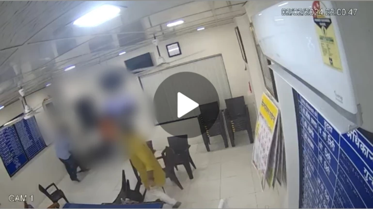 भाजपच्या गणपत गायकवाडांचा शिंदे गटाच्या महेश गायकवाडांवर गोळीबार भाजपच्या गणपत गायकवाडांचा शिंदे गटाच्या महेश गायकवाडांवर गोळीबार