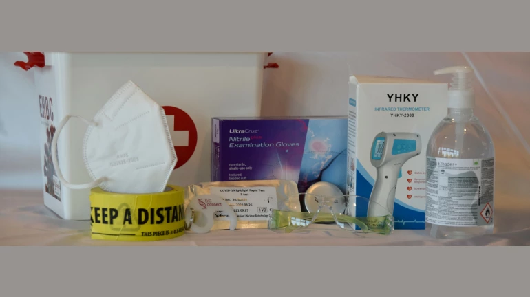 कोरोनाशी लढा, घरातील प्रथमोपचार पेटीत 'हे' साहित्य हवेच कोरोनाशी लढा, घरातील प्रथमोपचार पेटीत 'हे' साहित्य हवेच