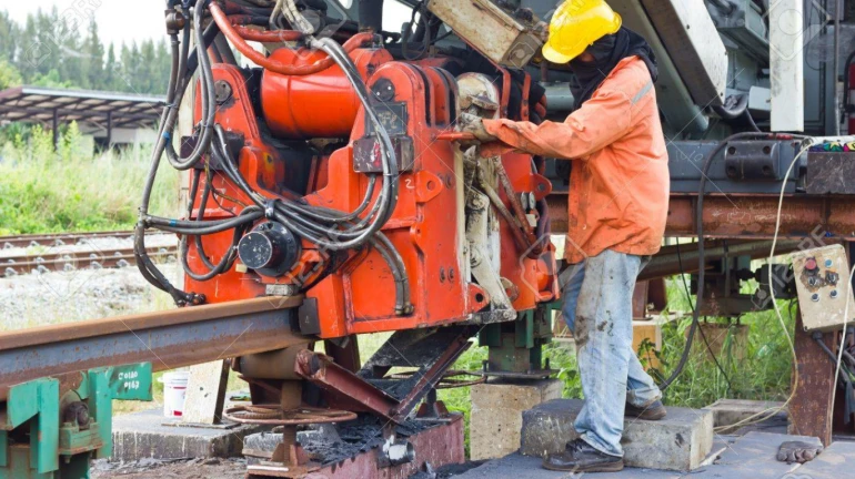 First 'Flash Butt Welding Machine' for Metro-3 projects reaches Mumbai First 'Flash Butt Welding Machine' for Metro-3 projects reaches Mumbai