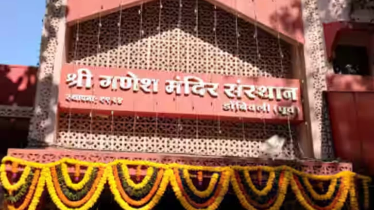 Nanded's Young entrepreneur donated 30 kg of silver to Shri Ganesha Temple in Dombivli Nanded's Young entrepreneur donated 30 kg of silver to Shri Ganesha Temple in Dombivli