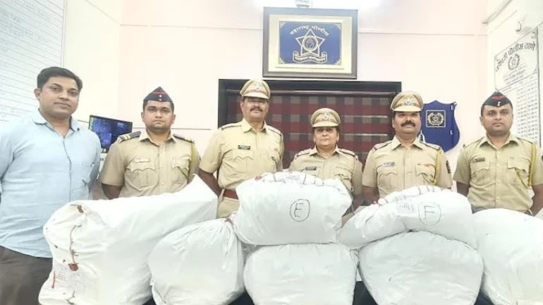 ठाण्यात ४४ किलो गांजा हस्तगत ठाण्यात ४४ किलो गांजा हस्तगत