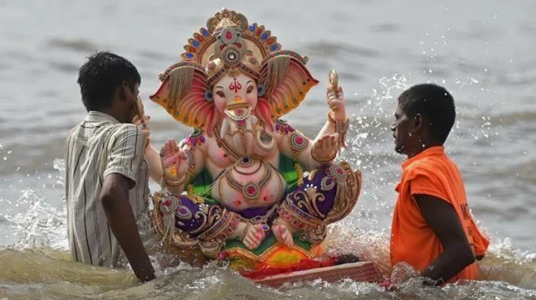 COVID-19 guidelines broken on the fifth day of Ganapati immersion