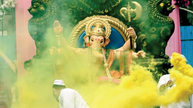 लालबाग, परळमध्ये भक्तांना 'नो एन्ट्री', कोरोनामुळे निर्बंध लालबाग, परळमध्ये भक्तांना 'नो एन्ट्री', कोरोनामुळे निर्बंध