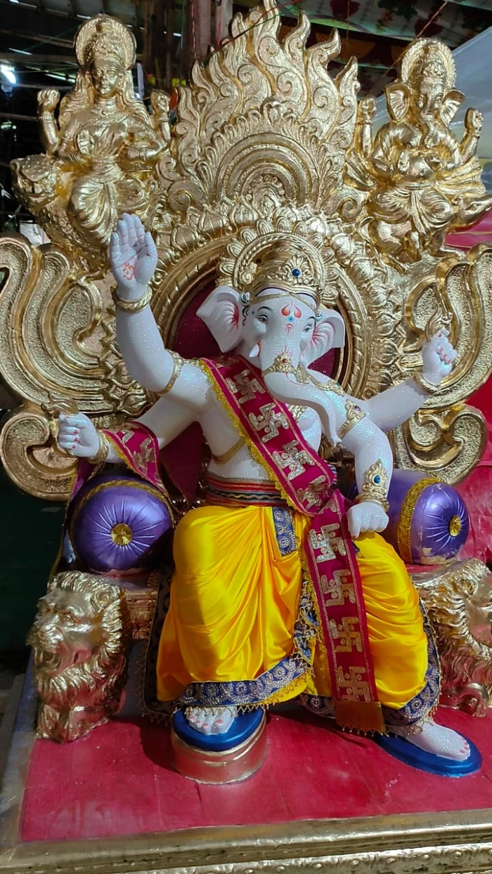 गणेशोत्सव २०२१: विविध रुपात, त्याच जल्लोषात; पुन्हा एकदा बाप्पा मंडपात विराजमान