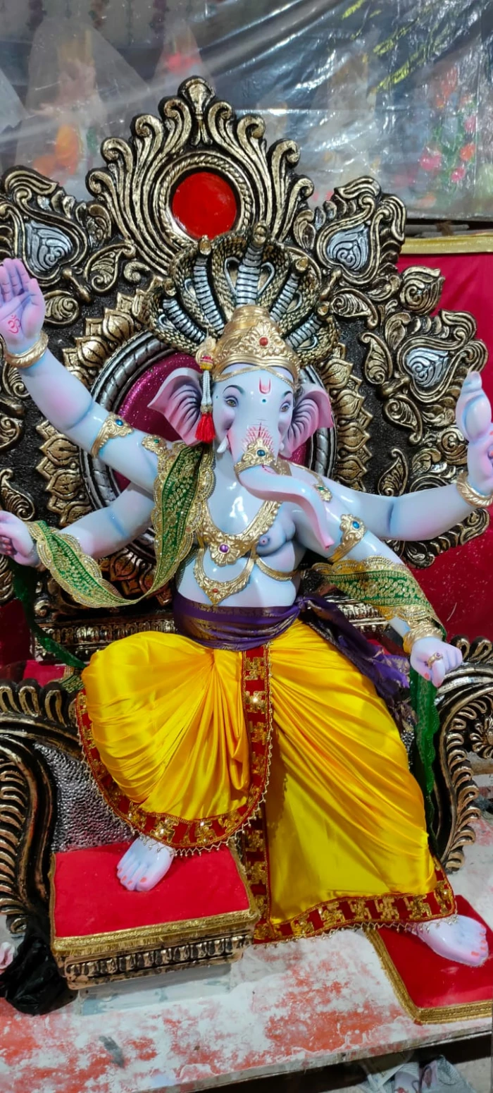 गणेशोत्सव २०२१: विविध रुपात, त्याच जल्लोषात; पुन्हा एकदा बाप्पा मंडपात विराजमान