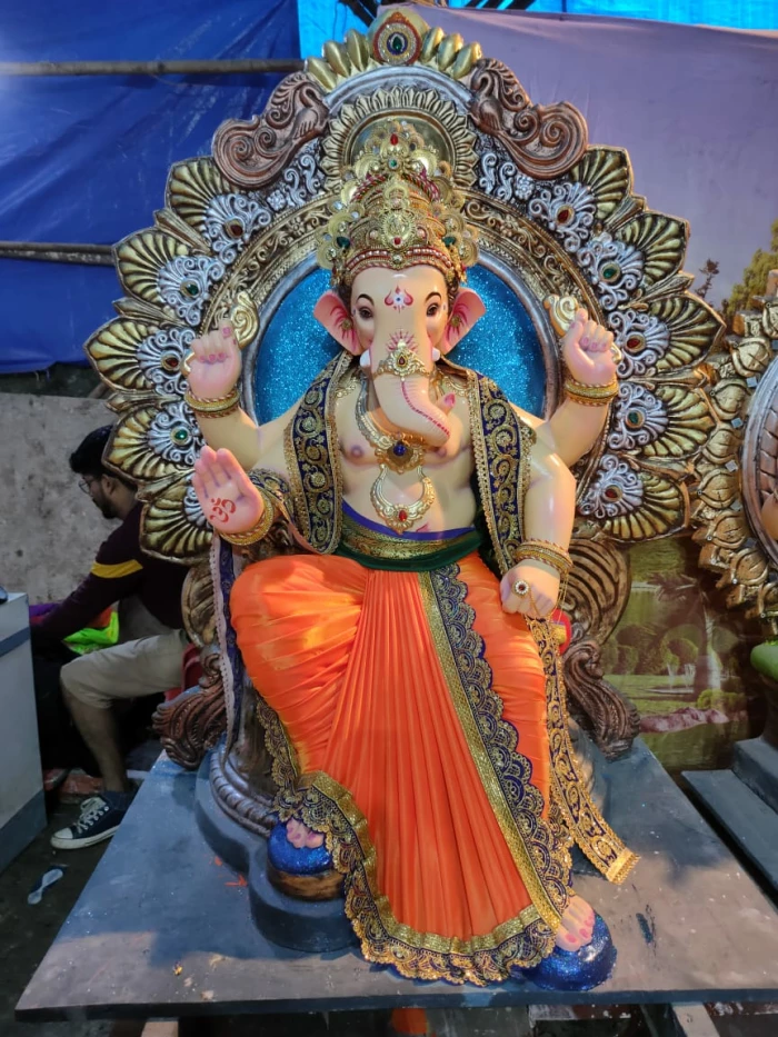 गणेशोत्सव २०२१: विविध रुपात, त्याच जल्लोषात; पुन्हा एकदा बाप्पा मंडपात विराजमान
