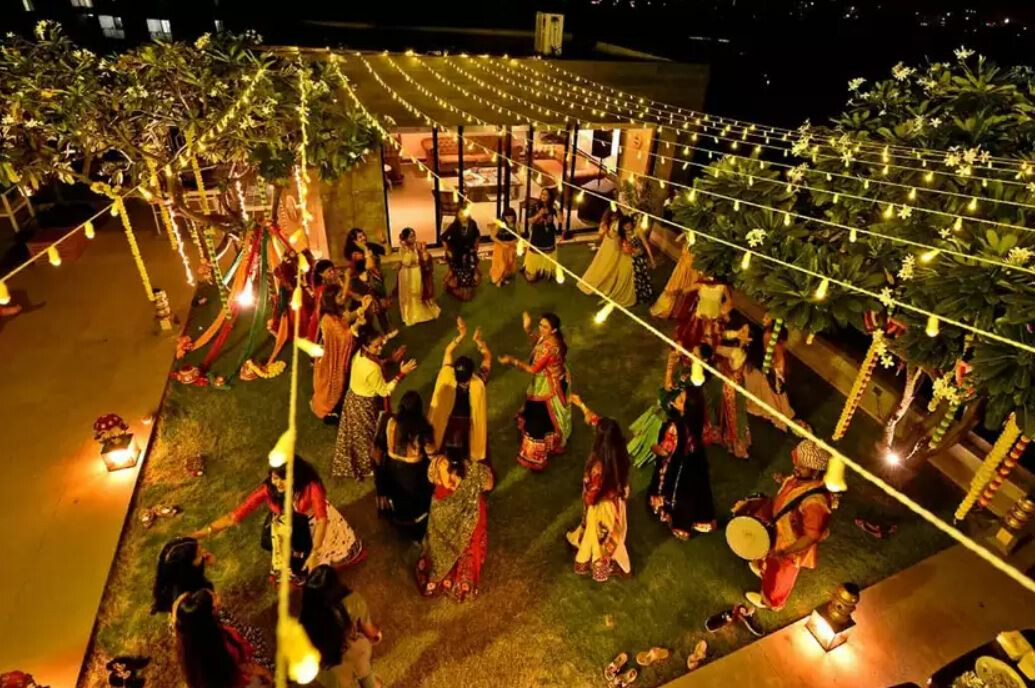 गरबा कार्यक्रमावर पोलिसांची धाड, गुन्हा दाखल