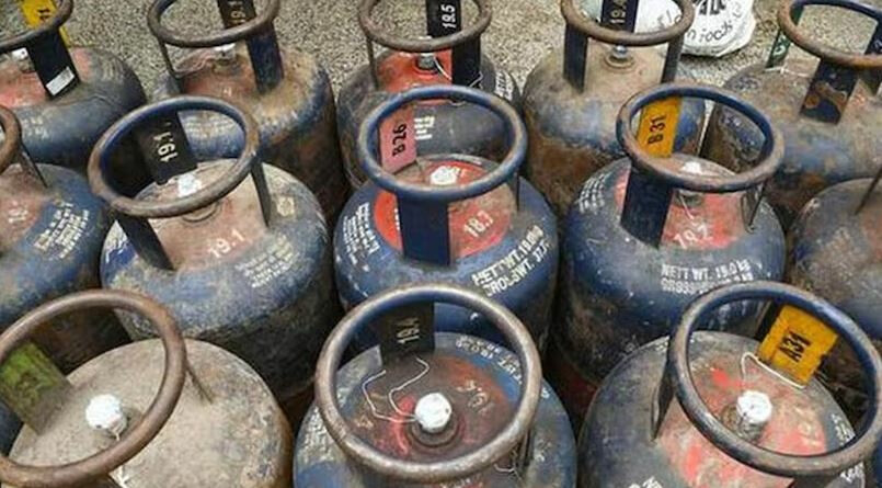 घरगुती पाठोपाठ व्यावसायिक गॅस सिलिंडरच्या किमतीही कमी झाल्या