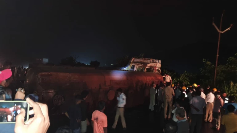 ठाणे: गायमुख ऑक्ट्रोई नाका के पास दुर्घटना के कारण घोडबंदर रोड पर भारी ट्रैफिक जाम ठाणे: गायमुख ऑक्ट्रोई नाका के पास दुर्घटना के कारण घोडबंदर रोड पर भारी ट्रैफिक जाम