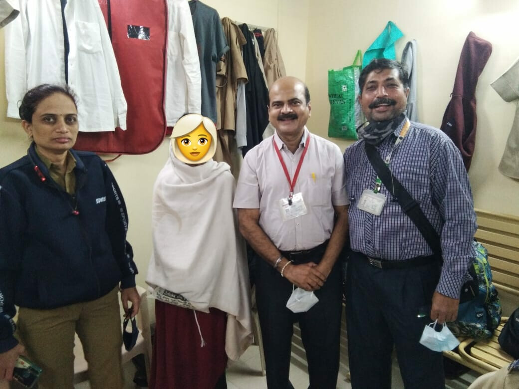Minor Girl Rescued, Reunited With Parents By Ticket Checking Staff Of Mumbai Division - Central Railways