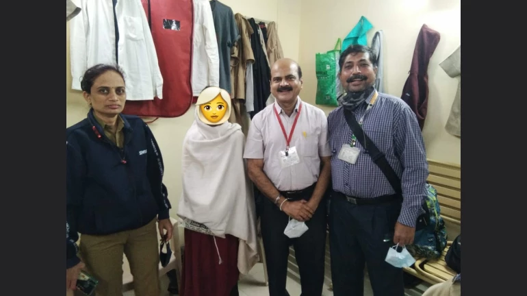Minor Girl Rescued, Reunited With Parents By Ticket Checking Staff Of Mumbai Division - Central Railways