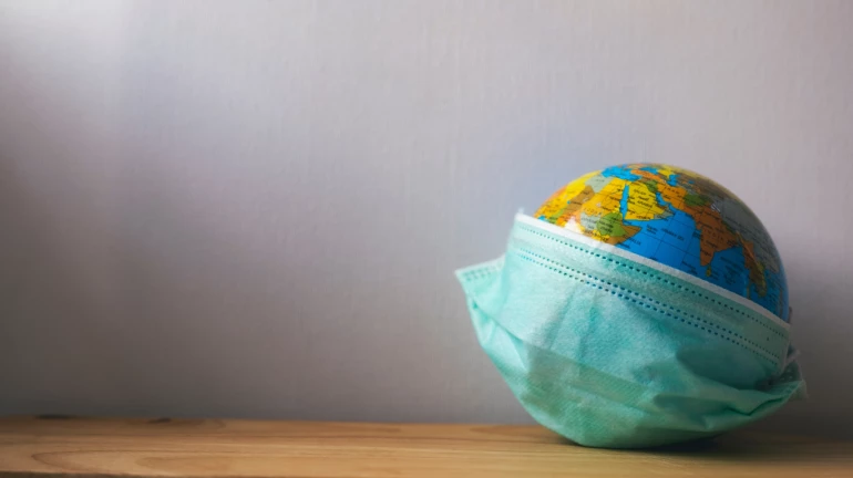 मास्क न घालणाऱ्यांविरोधात पोलिसांनी कंबर कसली मास्क न घालणाऱ्यांविरोधात पोलिसांनी कंबर कसली