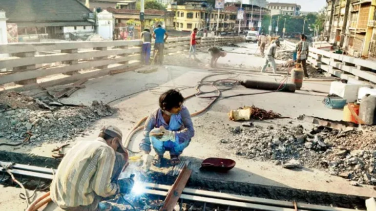 Gloria Bridge In Byculla Undergoes Repair Work; "These" Vehicles Banned Temporarily Gloria Bridge In Byculla Undergoes Repair Work; "These" Vehicles Banned Temporarily