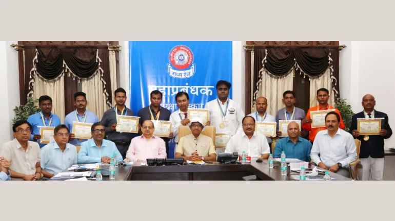 Central Railways: 2 From Mumbai Receive “General Manager’s Safety Award”