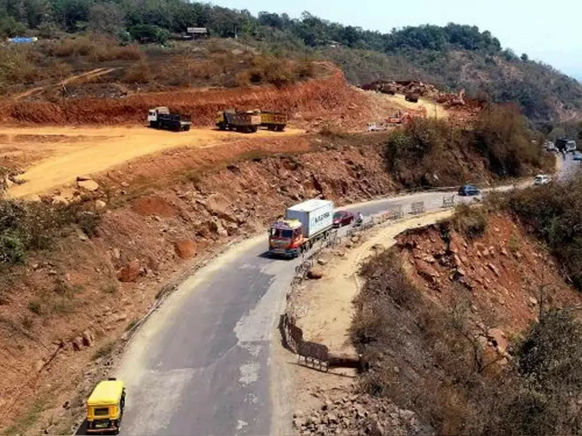 Parashuram Ghat between Mumbai-Goa highway is closed for traffic