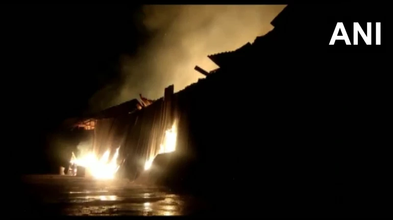 ठाणे: भिवंडी में गोदाम में लगी आग