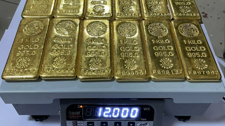 मुंबई- हवाई अड्डे पर 12 किलो सोने की छड़ें जब्त