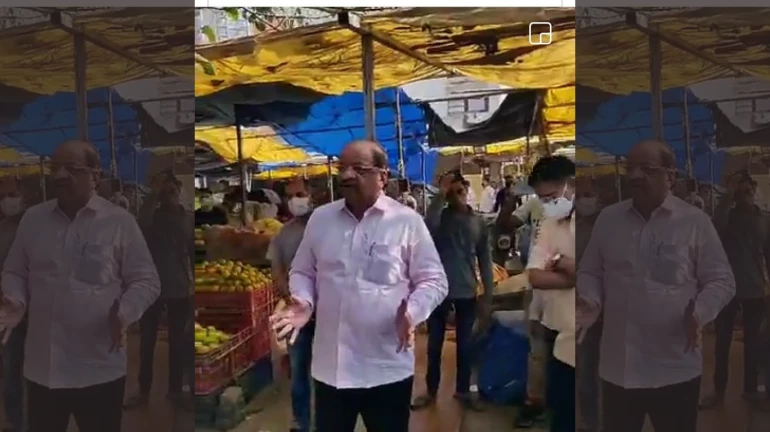 बोरीवली में बीएमसी ने तोड़ा सब्जी मार्किट, फेरीवालों में आक्रोश बोरीवली में बीएमसी ने तोड़ा सब्जी मार्किट, फेरीवालों में आक्रोश