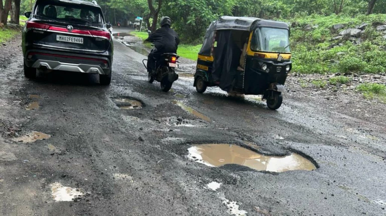 MNS criticises government over massive potholes in Goregaon Film City MNS criticises government over massive potholes in Goregaon Film City