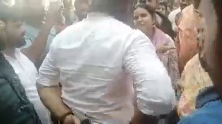 गोवंडी - समाजवादी पार्टी के पूर्व नगरसेविका के पति पर मारपीट का आरोप गोवंडी - समाजवादी पार्टी के पूर्व नगरसेविका के पति पर मारपीट का आरोप