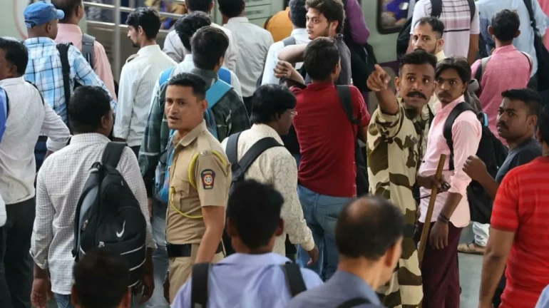 चर्चगेट, दादर, छत्रपति शिवाजी महाराज टर्मिनस, मुंबई सेंट्रल सहित सभी प्रमुख स्टेशनों पर सुरक्षा बढ़ी