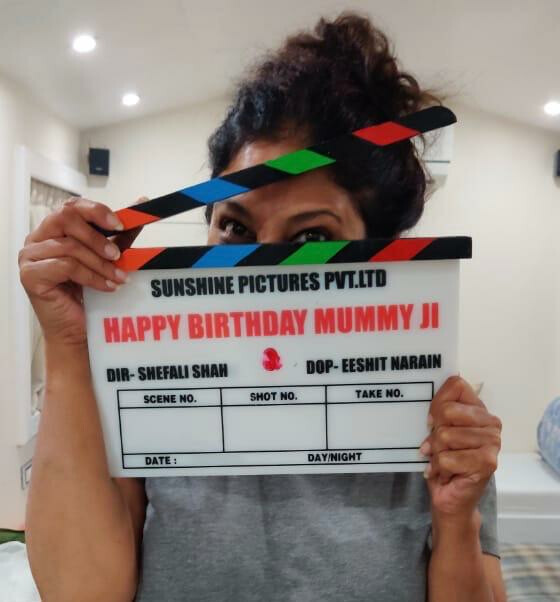 शेफ़ाली शाह के निर्देशन में बन रही दूसरी फिल्म 'हैप्पी बर्थडे मम्मी जी' की शूटिंग हुई शुरू