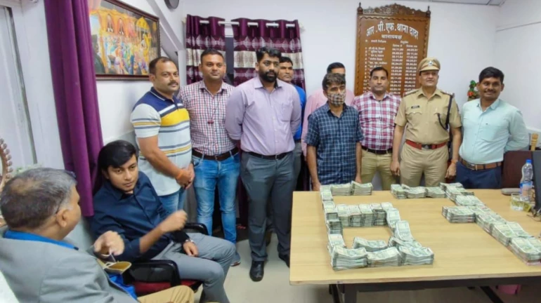 Central Railway, RPF busts hawala racket - Recovers Rs.67.44 lakhs Central Railway, RPF busts hawala racket - Recovers Rs.67.44 lakhs