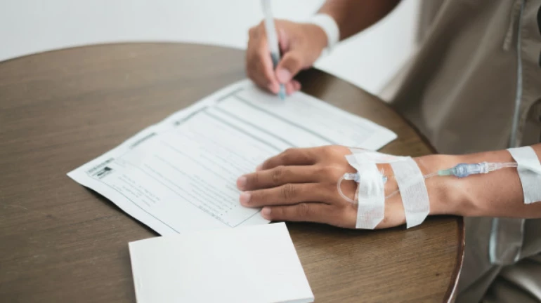 लढाई कोरोनाशी: खासगी रुग्णालयातला मनस्ताप लढाई कोरोनाशी: खासगी रुग्णालयातला मनस्ताप