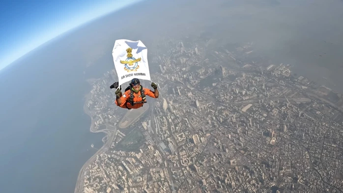 Scintillating Air Show by Indian Air Force in Mumbai - See Pics Here