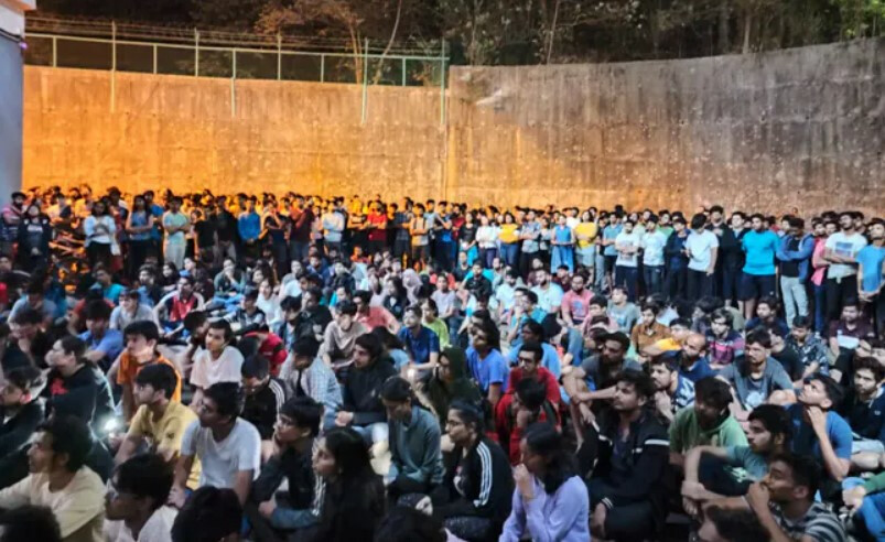IIT Bombay : विद्यार्थ्याच्या आत्महत्या प्रकरणाला नवे वळण, विद्यार्थ्यांचा आक्रमक पवित्रा
