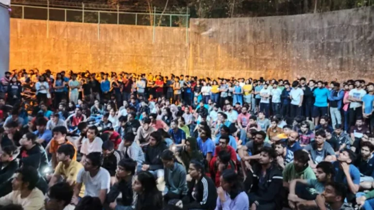 IIT Bombay : विद्यार्थ्याच्या आत्महत्या प्रकरणाला नवे वळण, विद्यार्थ्यांचा आक्रमक पवित्रा IIT Bombay : विद्यार्थ्याच्या आत्महत्या प्रकरणाला नवे वळण, विद्यार्थ्यांचा आक्रमक पवित्रा