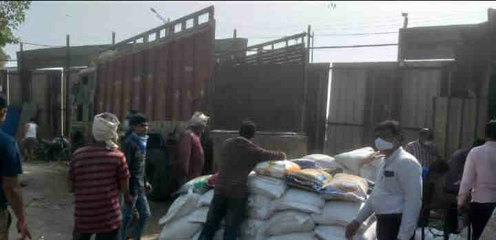 अवैध रूप से खाद्यान्न का भण्डारण एवं परिवहन करने वालों के विरुद्ध कार्रवाई