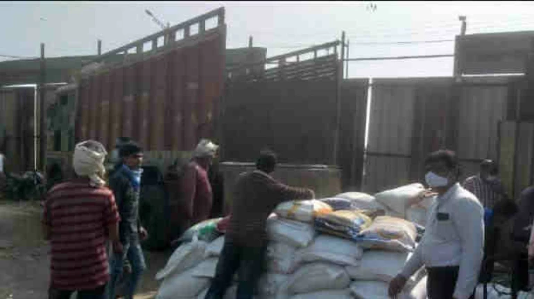 अवैध रूप से खाद्यान्न का भण्डारण एवं परिवहन करने वालों के विरुद्ध कार्रवाई अवैध रूप से खाद्यान्न का भण्डारण एवं परिवहन करने वालों के विरुद्ध कार्रवाई