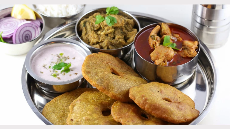 या मांसाहारी थाळींचा स्वाद एकदा तरी चाखाच! या मांसाहारी थाळींचा स्वाद एकदा तरी चाखाच!