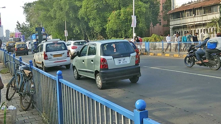 १८ उड्डाणपूल अतिधोकादायक; तातडीनं दुरुस्तीची मागणी १८ उड्डाणपूल अतिधोकादायक; तातडीनं दुरुस्तीची मागणी