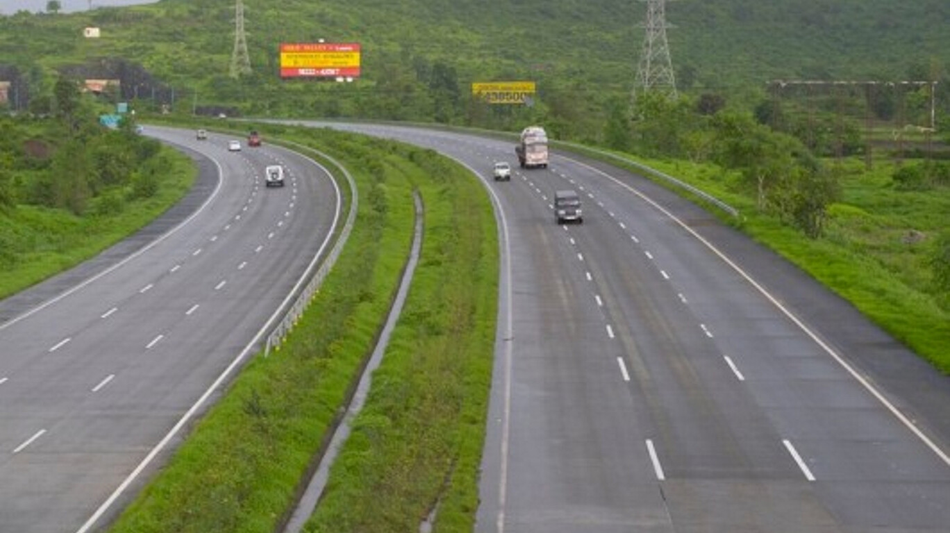 कोकणात जाताय मग 'या' द्रूतगती मार्गाचा वापर करा : पोलिसांचं आवाहन