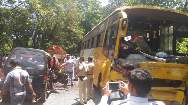 मुंबई-गोवा हाईवे पर खतरनाक हादसा, 6 लोगों की मौत