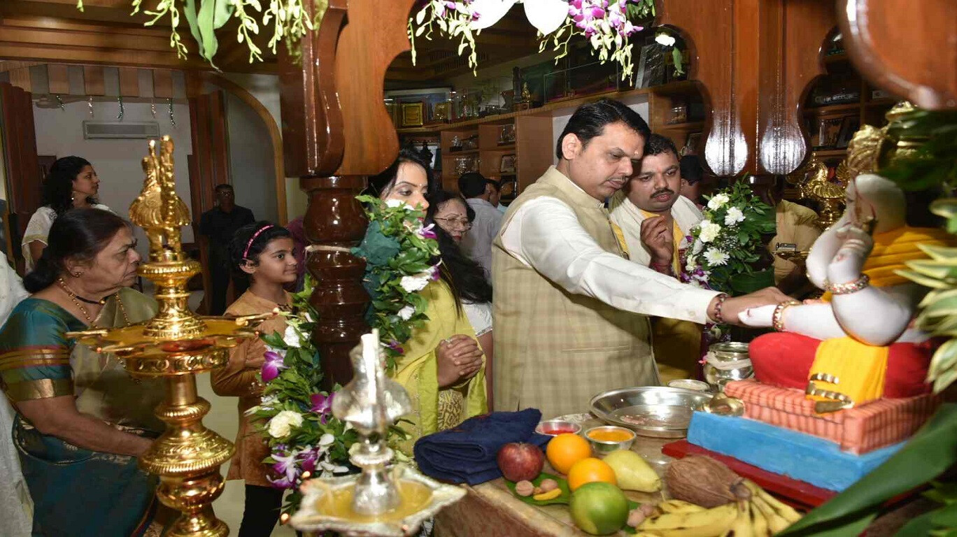 'राज्याच्या हितासाठी बाप्पांचा आशीर्वाद आमच्या पाठीशी'!