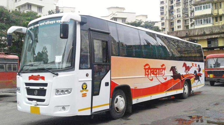 बस वेळेत न आल्यामुळे प्रवाशांचा खोळंबा बस वेळेत न आल्यामुळे प्रवाशांचा खोळंबा