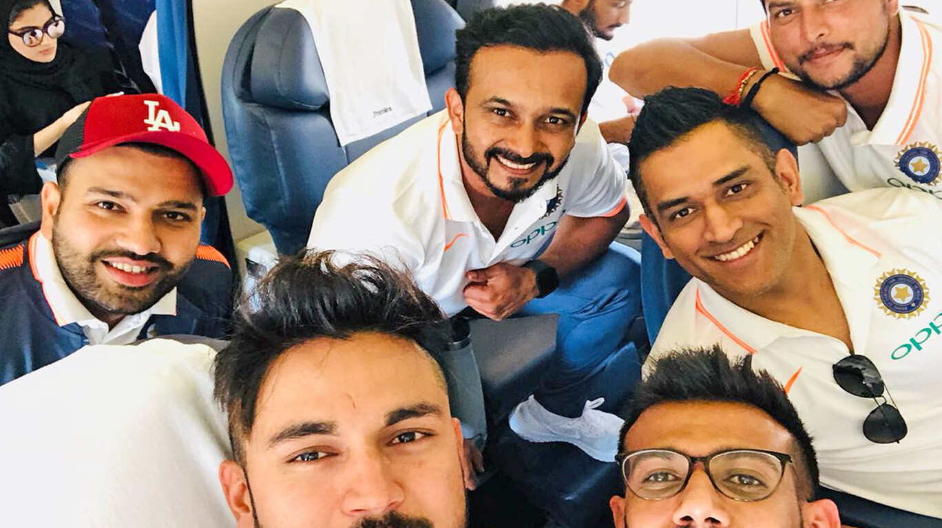 भारतीय संघ अाशिया चषकासाठी दुबईला रवाना