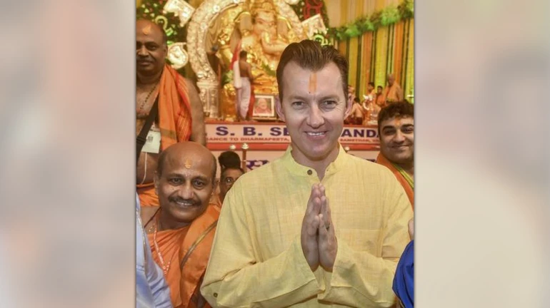 ब्रेट लीने घेतलं बाप्पाचं दर्शन ब्रेट लीने घेतलं बाप्पाचं दर्शन