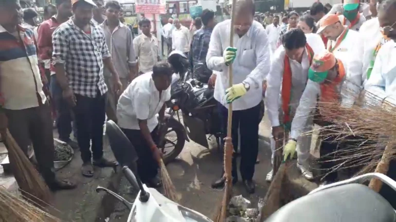 Prime Minister Narendra Modi is working hard for the country: BJP MP Gopal Shetty Prime Minister Narendra Modi is working hard for the country: BJP MP Gopal Shetty