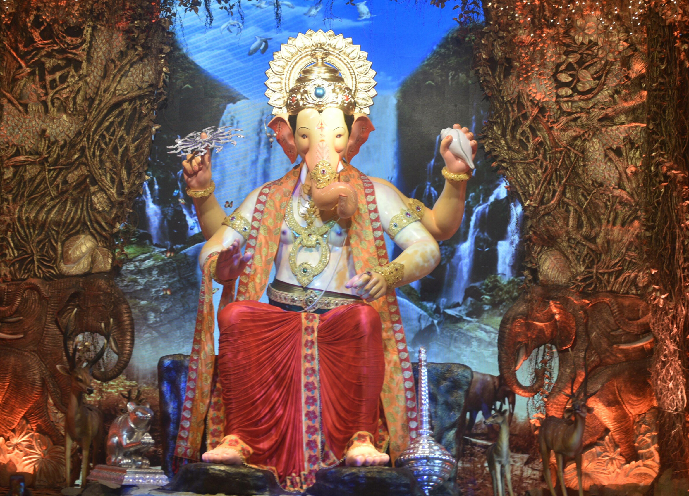 An Amalgamation Of Art And Faith 5 Ganesh Pandals Worth Visiting This Ganesh Chaturthi Unusual kiss king 59 gifted circling peace sign 9709170201 6917411279. ganesh pandals worth visiting