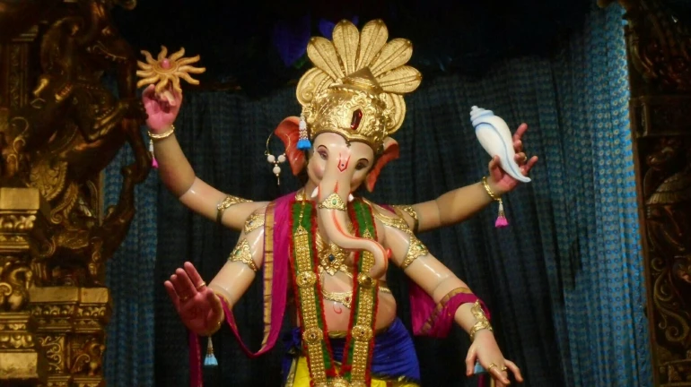 यंदा शाडू मातीच्या मूर्तीची प्राणप्रतिष्ठा, मुंबईच्या राजाचा निर्णय यंदा शाडू मातीच्या मूर्तीची प्राणप्रतिष्ठा, मुंबईच्या राजाचा निर्णय