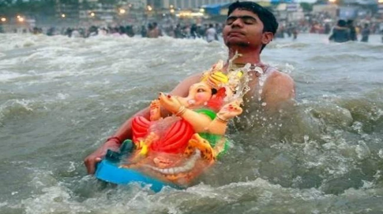 पाच दिवसांच्या बाप्पाचं सोमवारी विसर्जन, चौपाट्या सज्ज पाच दिवसांच्या बाप्पाचं सोमवारी विसर्जन, चौपाट्या सज्ज